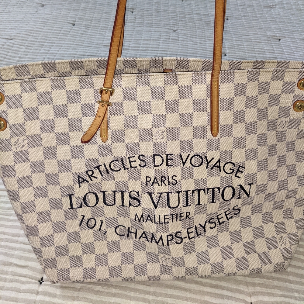 SOLD!!! 💯 Authentic LV Damier Azur Tote